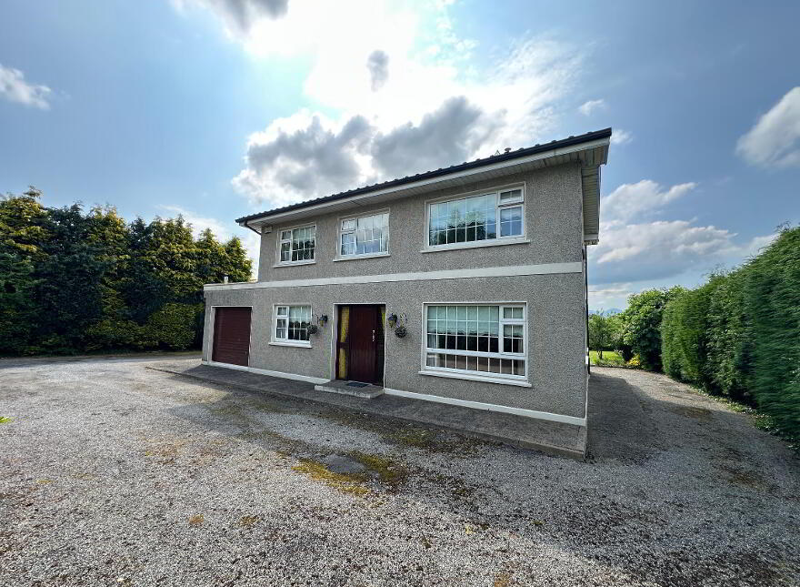 Townspark, Cahir, Co. Tipperary, E21T927