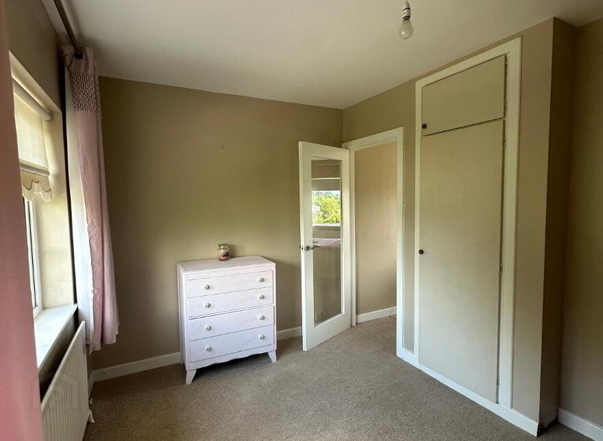 Townspark, Cahir, Co. Tipperary, E21T927
