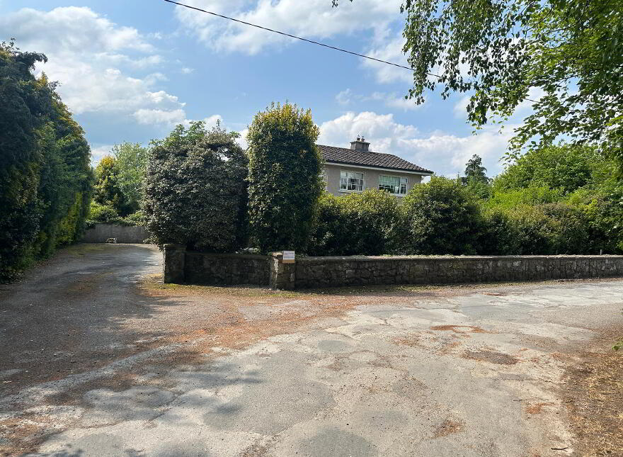 Townspark, Cahir, Co. Tipperary, E21T927