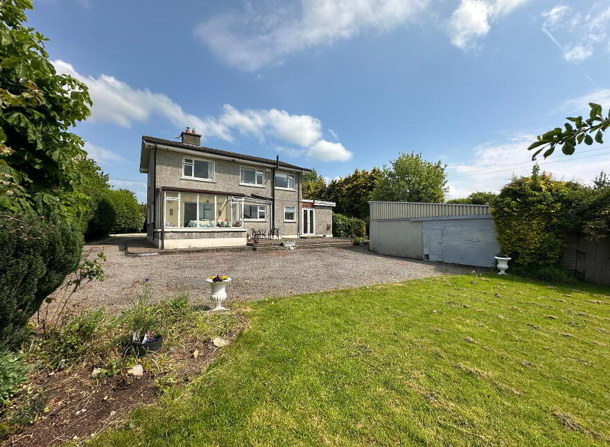 Townspark, Cahir, Co. Tipperary, E21T927