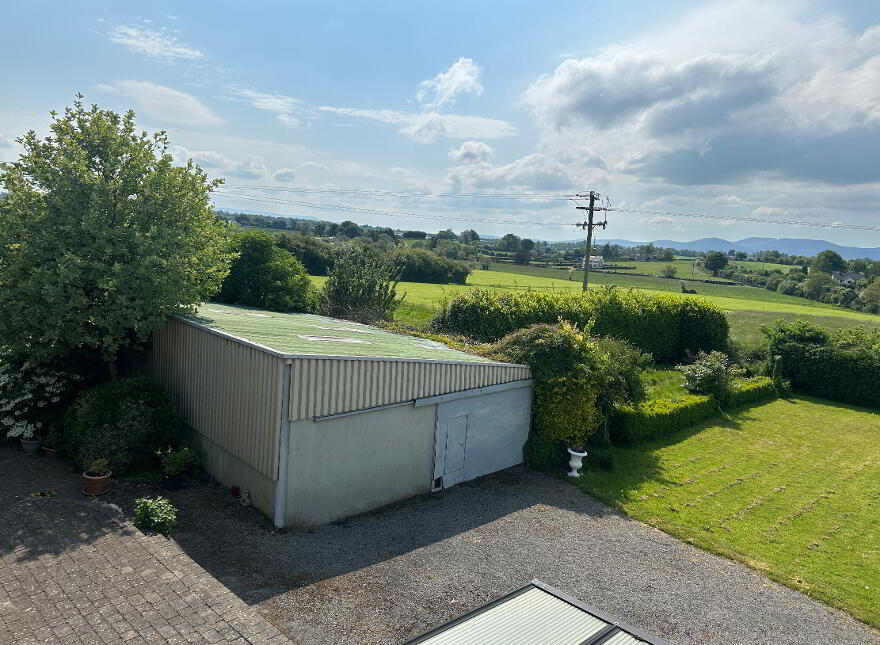 Townspark, Cahir, Co. Tipperary, E21T927