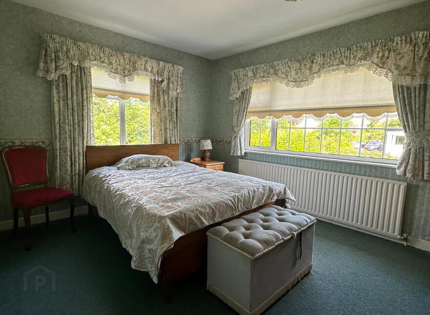 Townspark, Cahir, Co. Tipperary, E21T927