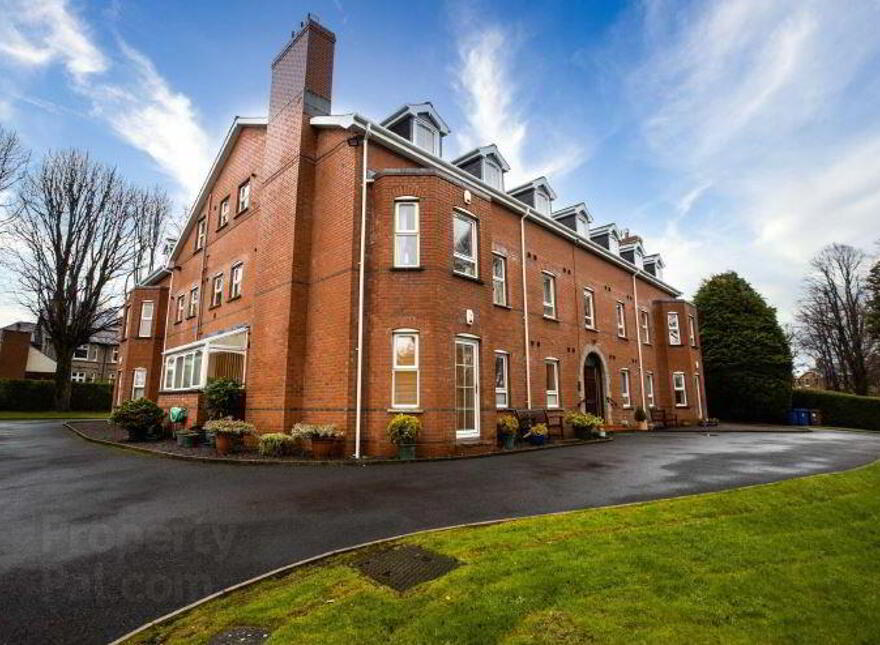 Apt 4, Knockdene Manor, Knockdene Park South, Belfast, BT5 7AB photo