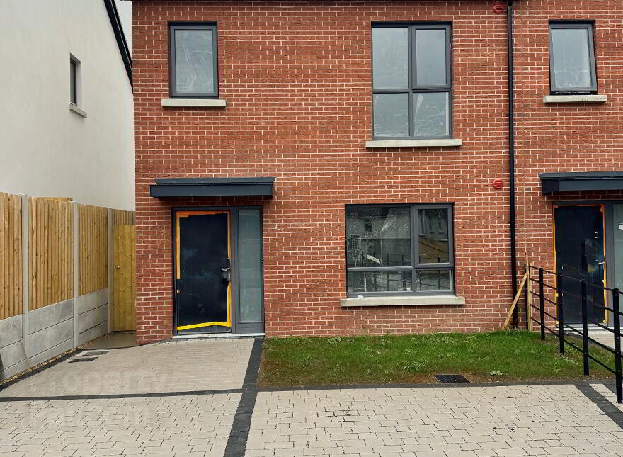 24 Gleann Droimnin, Carrickmacross, A81P237 photo
