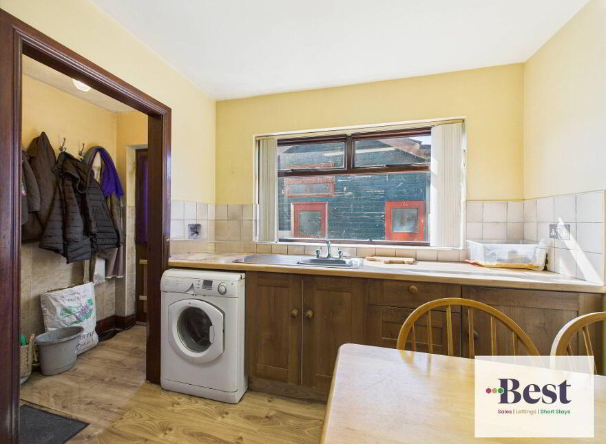 11 Ballysnod Road, Larne, BT40 3BZ