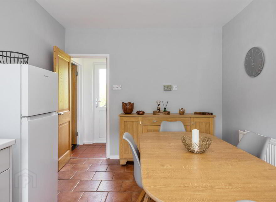 71 Lough Road, Lisburn, BT27 6TS