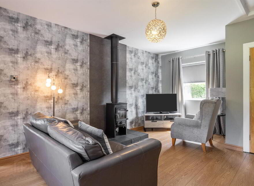 71 Lough Road, Lisburn, BT27 6TS