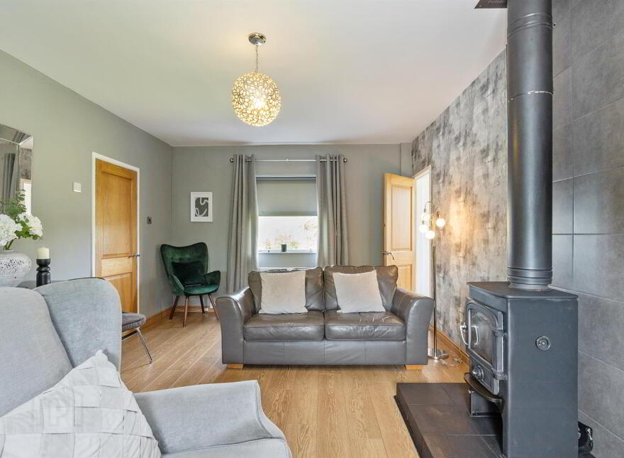 71 Lough Road, Lisburn, BT27 6TS