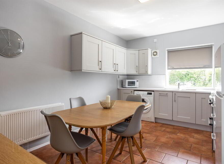 71 Lough Road, Lisburn, BT27 6TS