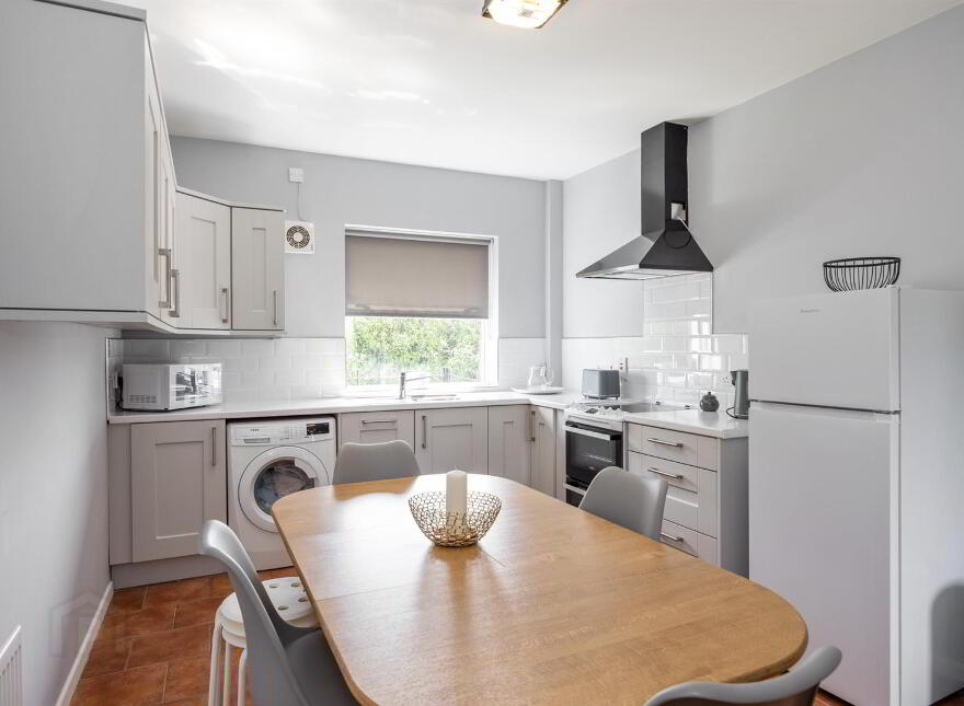 71 Lough Road, Lisburn, BT27 6TS