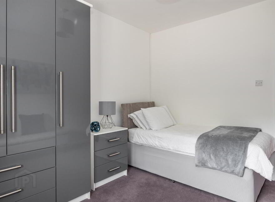 71 Lough Road, Lisburn, BT27 6TS