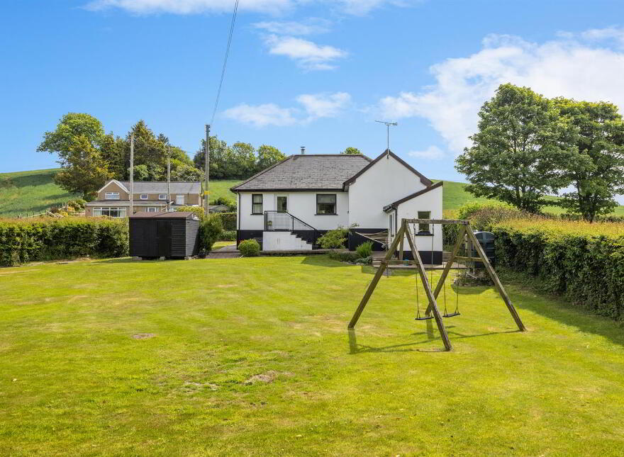 71 Lough Road, Lisburn, BT27 6TS