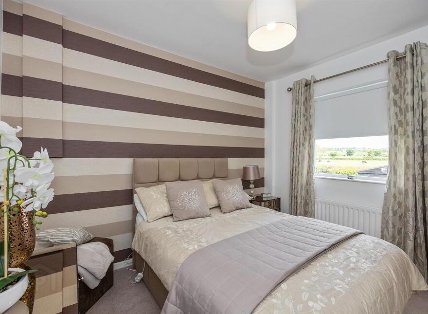 71 Lough Road, Lisburn, BT27 6TS
