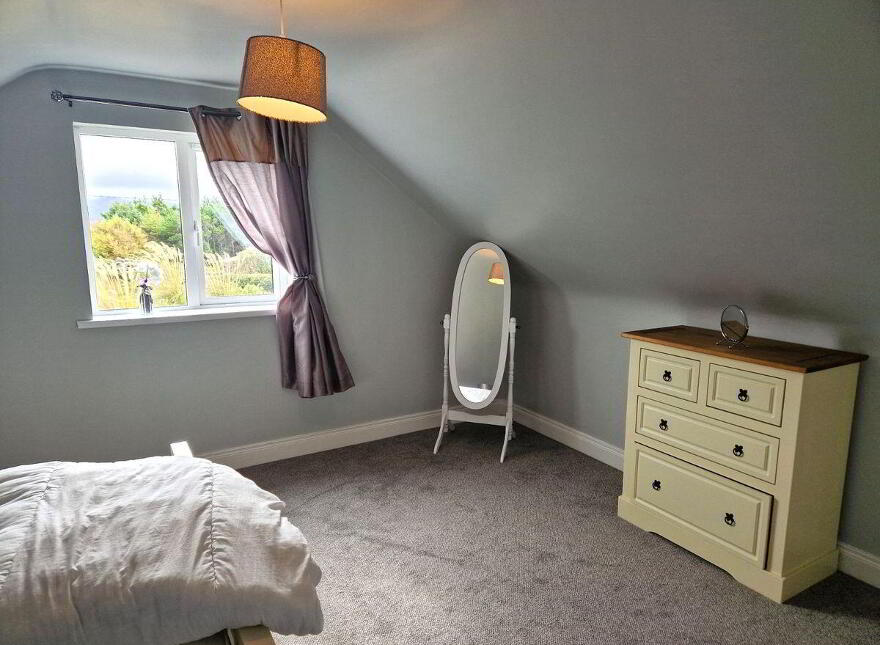 Glassagh Upper, Co. DONEGAL - 5 Bedroom House, Derrybeg