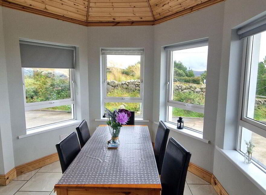 Glassagh Upper, Co. DONEGAL - 5 Bedroom House, Derrybeg