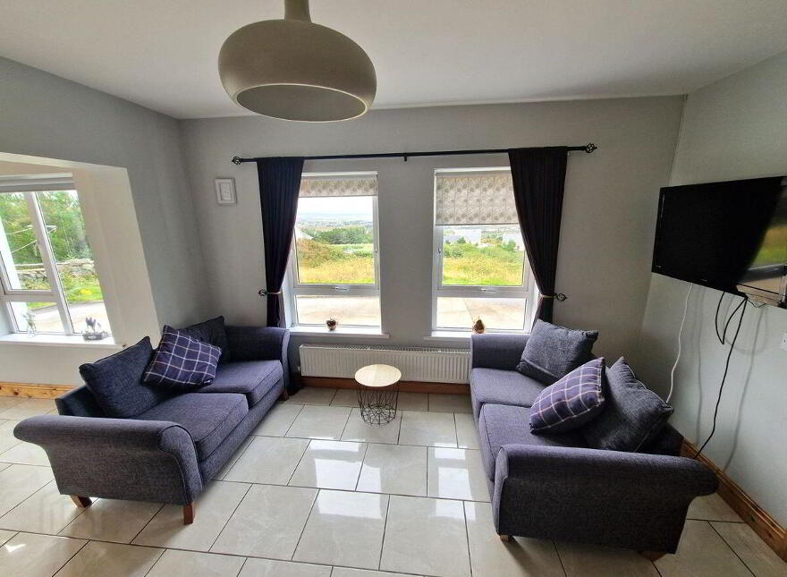 Glassagh Upper, Co. DONEGAL - 5 Bedroom House, Derrybeg