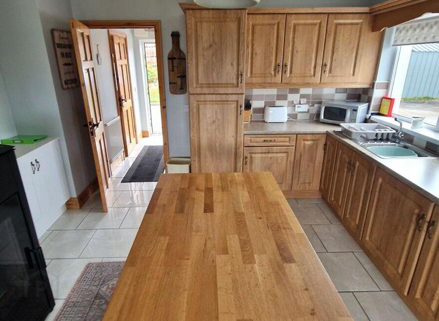 Glassagh Upper, Co. DONEGAL - 5 Bedroom House, Derrybeg
