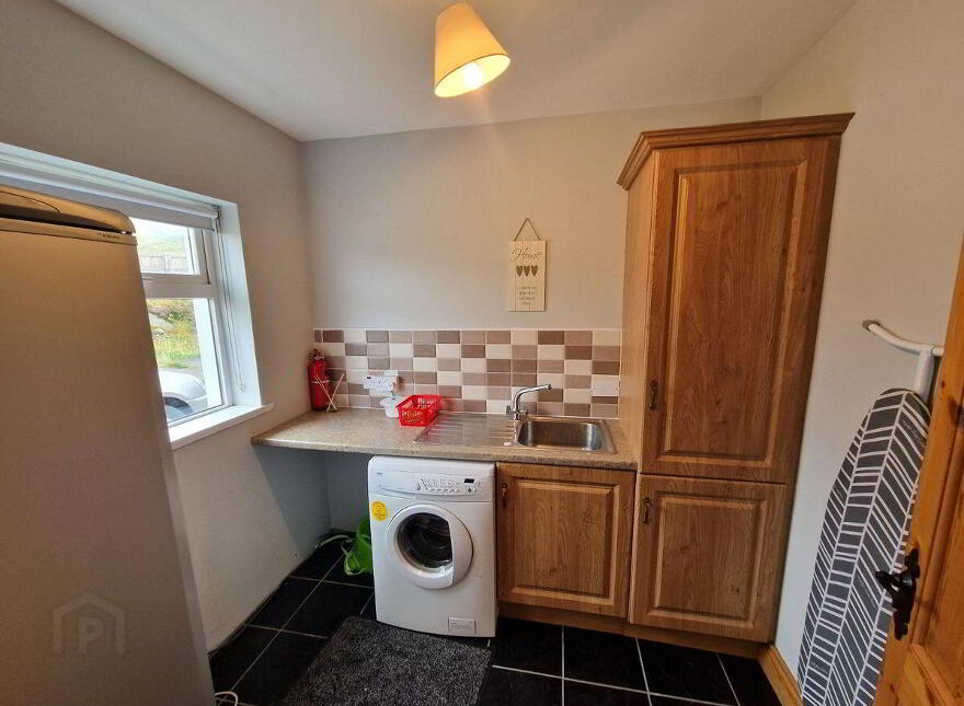 Glassagh Upper, Co. DONEGAL - 5 Bedroom House, Derrybeg