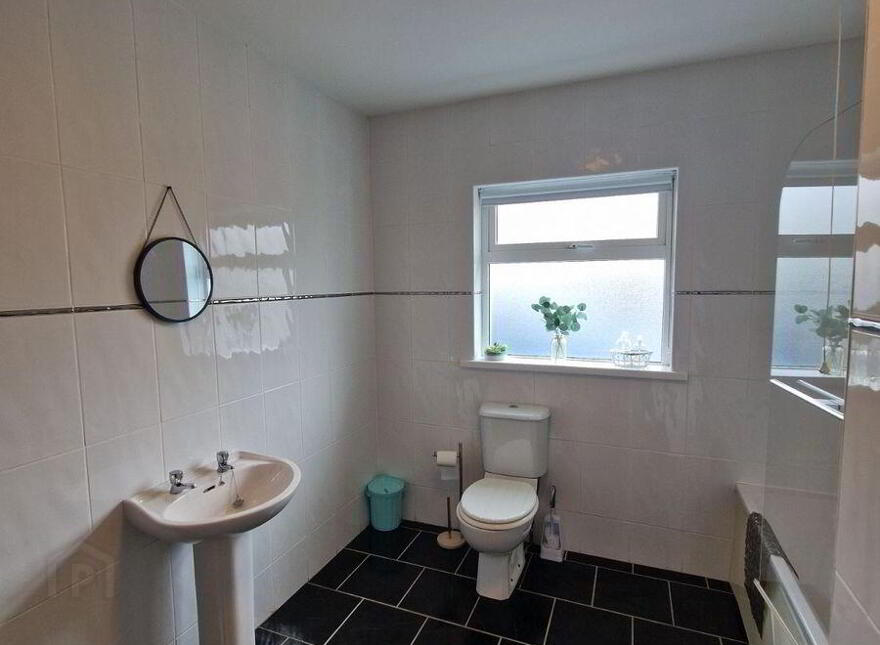 Glassagh Upper, Co. DONEGAL - 5 Bedroom House, Derrybeg