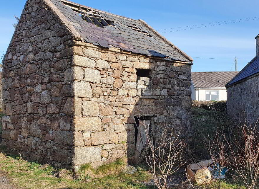 Lower Dore, Co. Donegal - Traditional Cottage And Stone Barn, Bunbeg