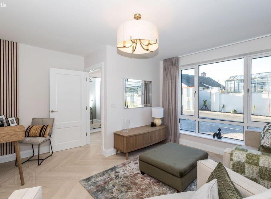 4 Ormond Avenue, Rush