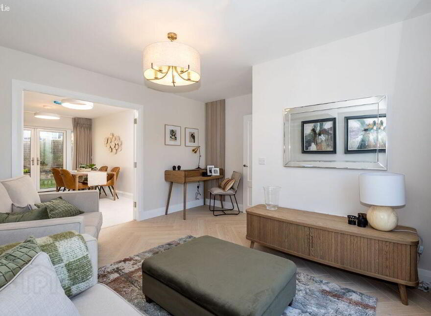 4 Ormond Avenue, Rush