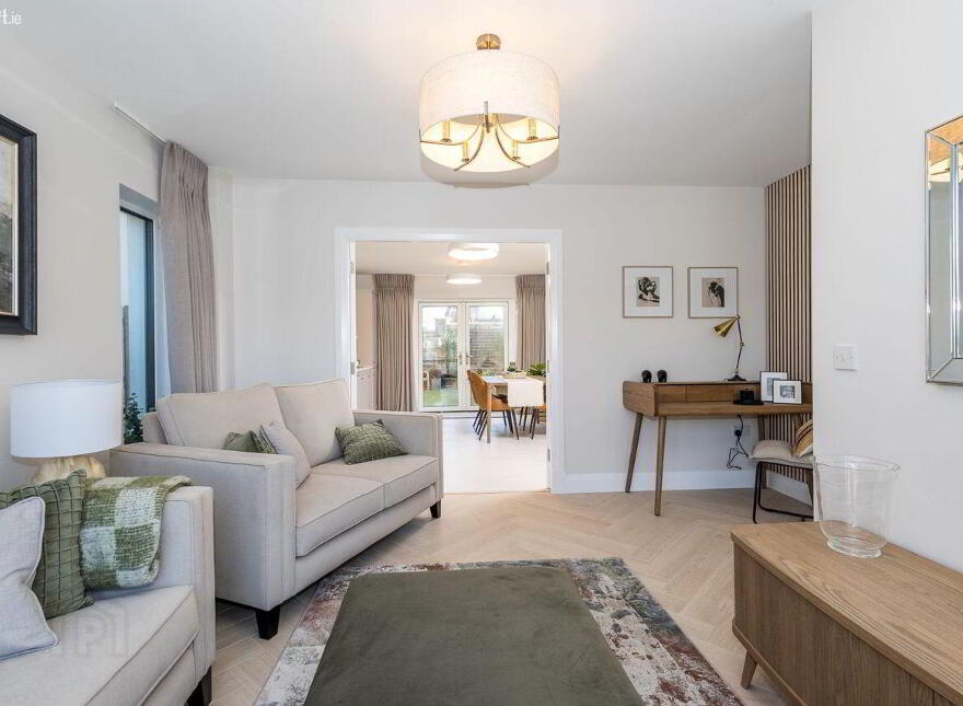 4 Ormond Avenue, Rush