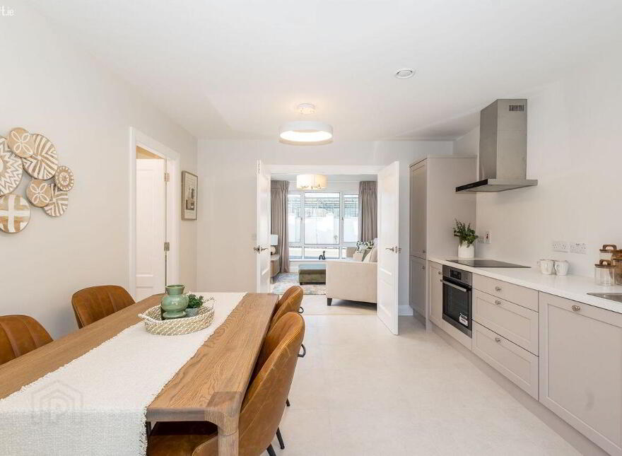 4 Ormond Avenue, Rush