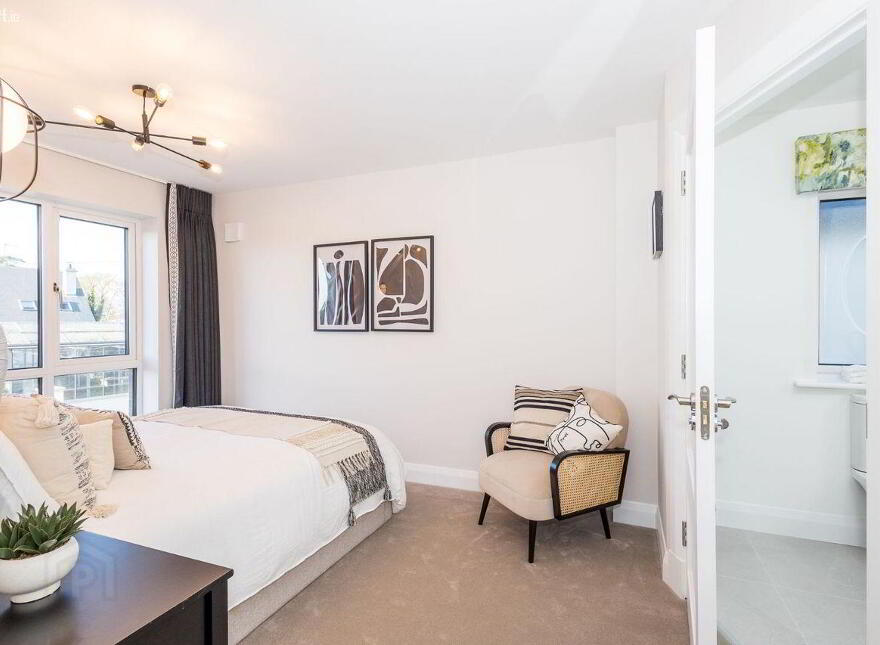 4 Ormond Avenue, Rush