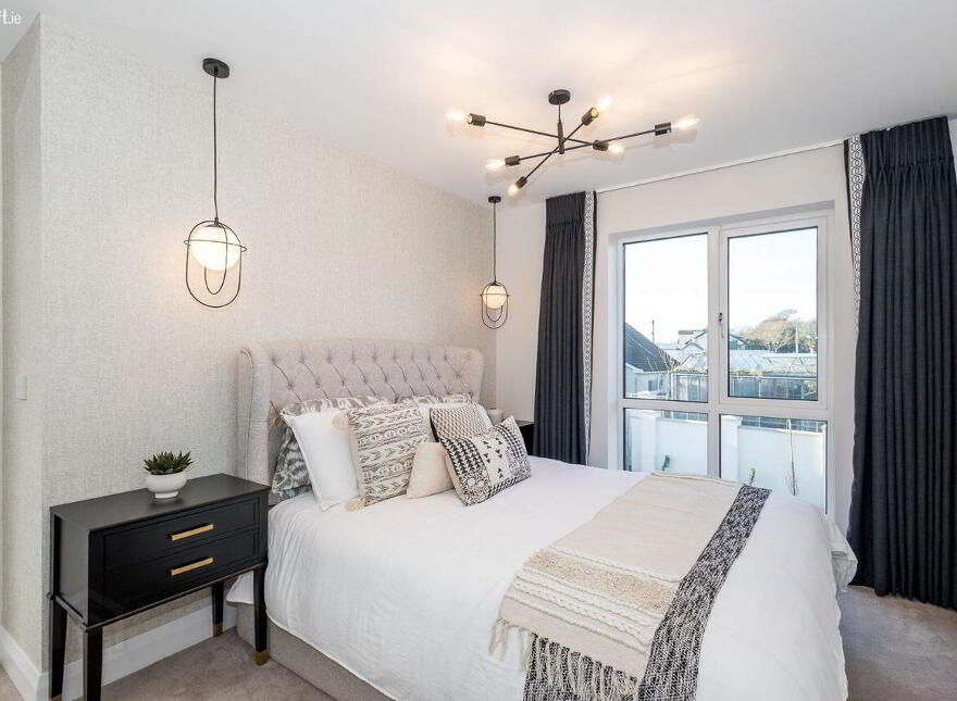 4 Ormond Avenue, Rush