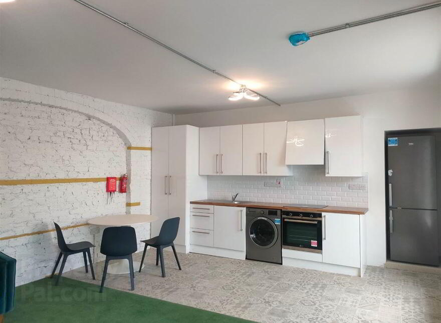Apartment 3 32/33 Clanbrassil Street, Dundalk, Louth, A91TEH4 photo