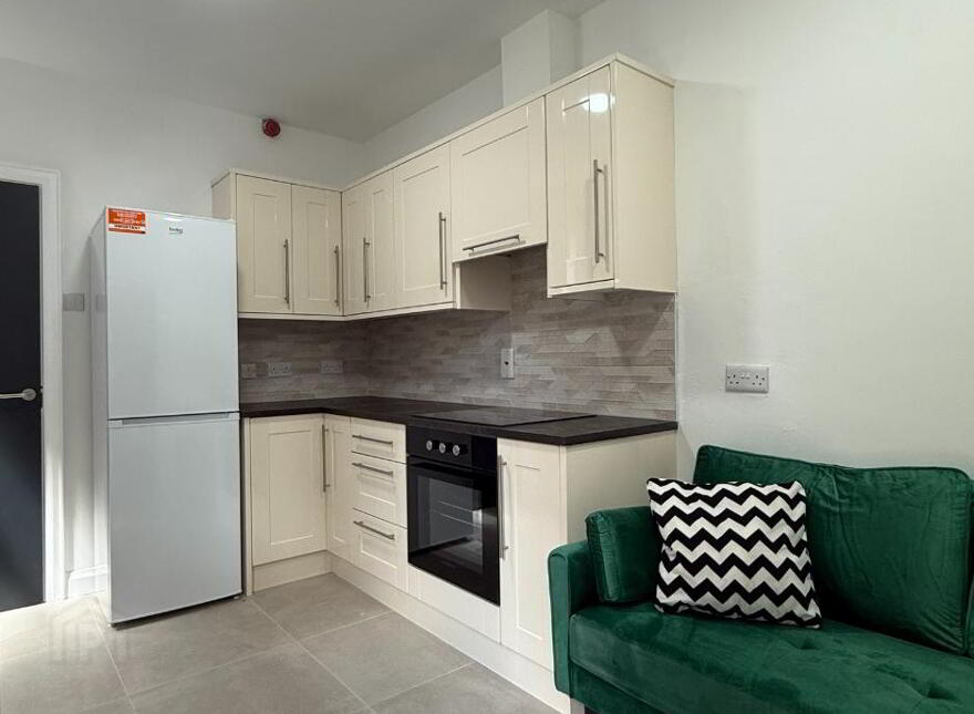 4 Eglantine Gardens, Room 3, Belfast, BT9 6EZ