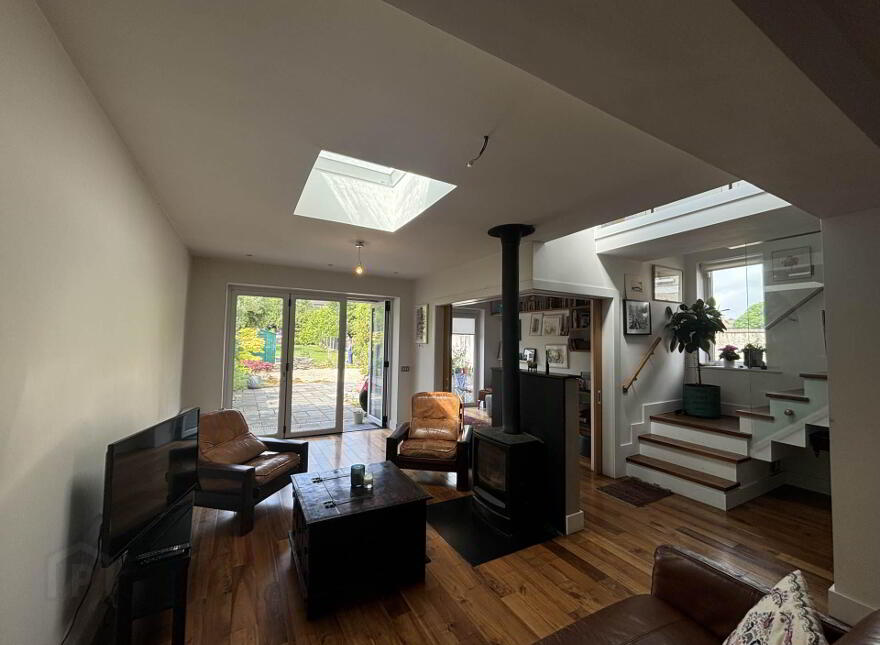 32 Lansdowne Park, Ennis Road
