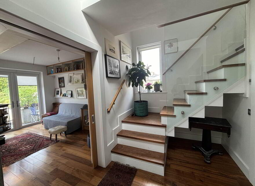 32 Lansdowne Park, Ennis Road