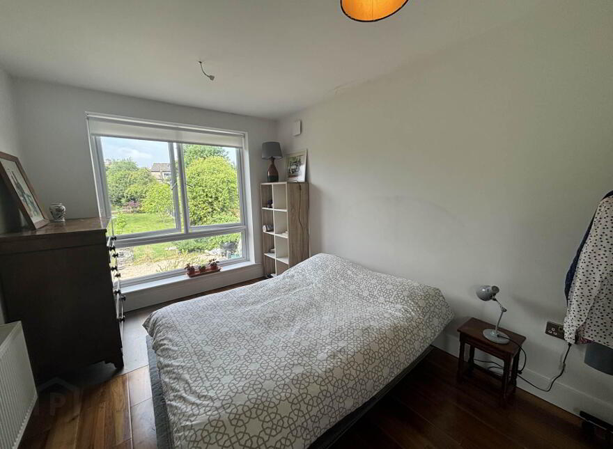32 Lansdowne Park, Ennis Road