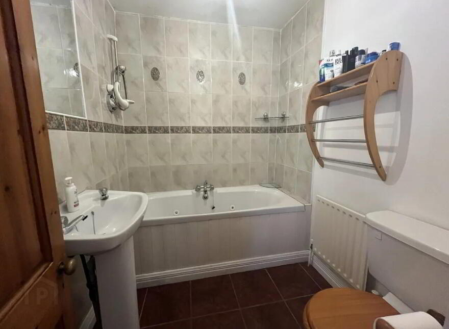 An Sionnach Rua, Bonnifinglas, Attymass, Ballina, F26HR65