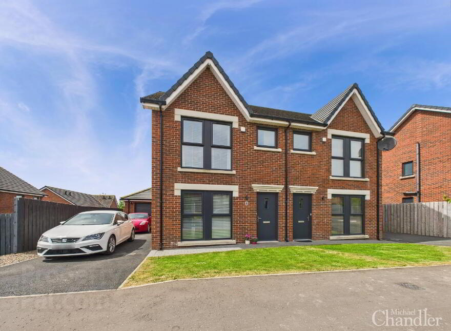4 Baronsgrange Rise, Carryduff, Belfast, BT8 8GE photo