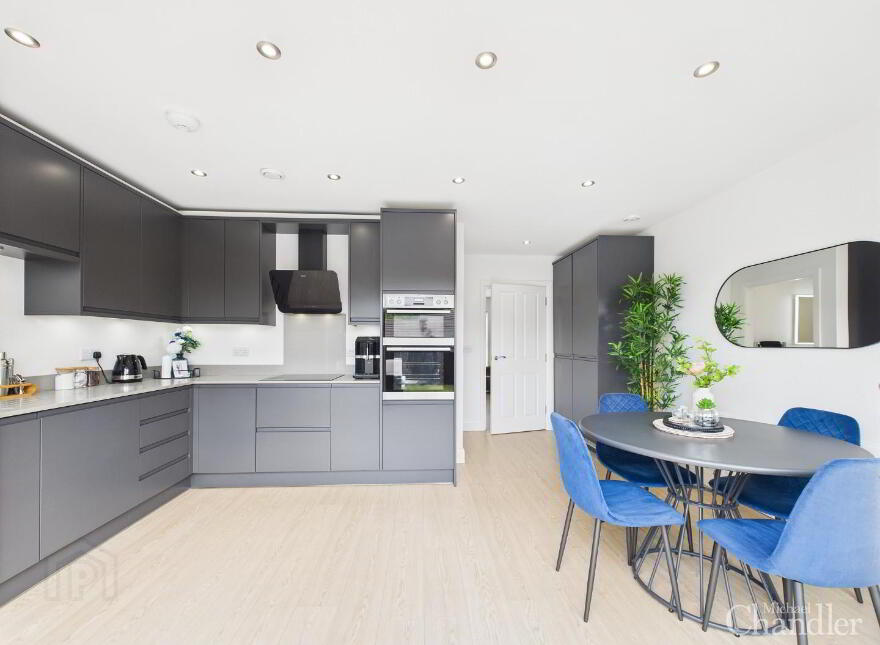 4 Baronsgrange Rise, Carryduff, Belfast, BT8 8GE