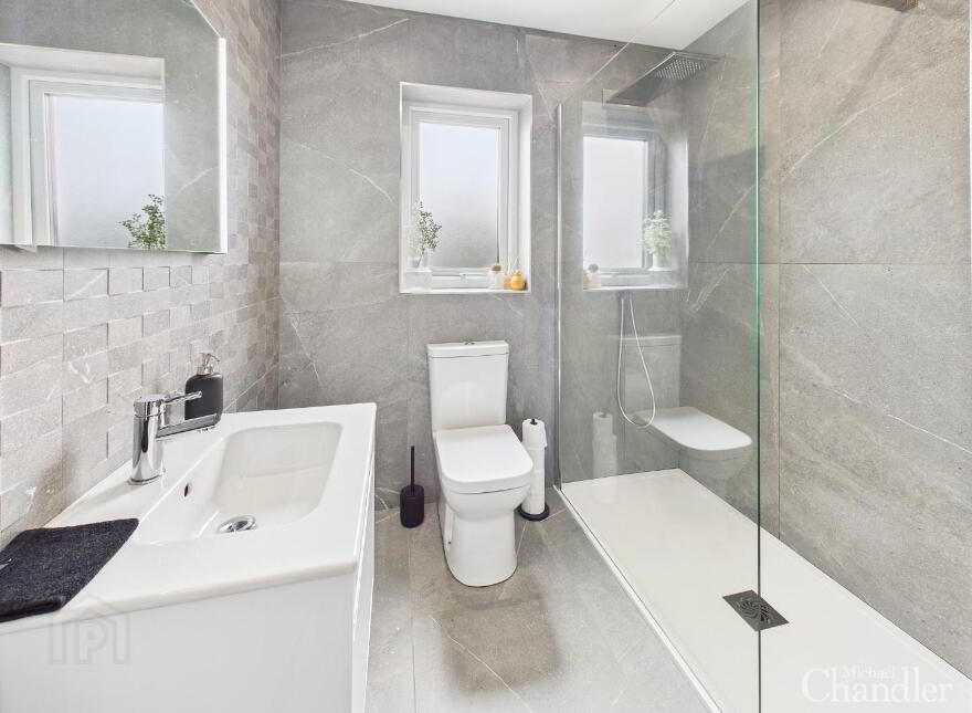 4 Baronsgrange Rise, Carryduff, Belfast, BT8 8GE