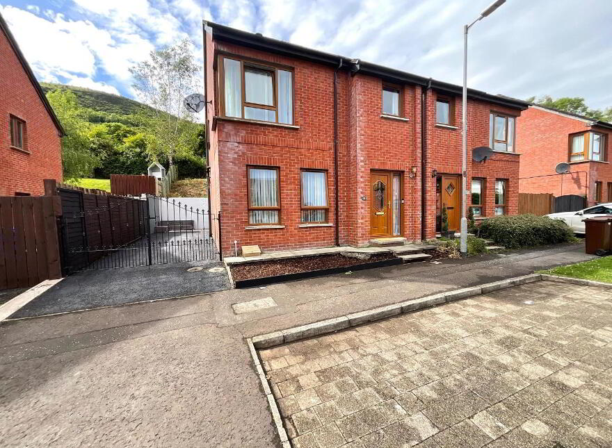 51 Heath Lodge Drive, Belfast, BT13 3WL photo