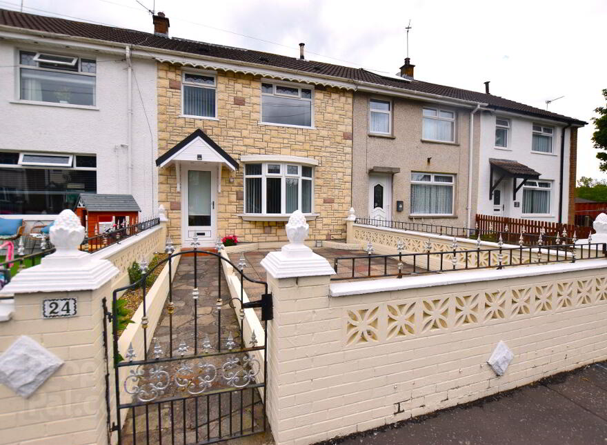 24 Rosneath Gardens, Dundonald, BT16 1UN photo