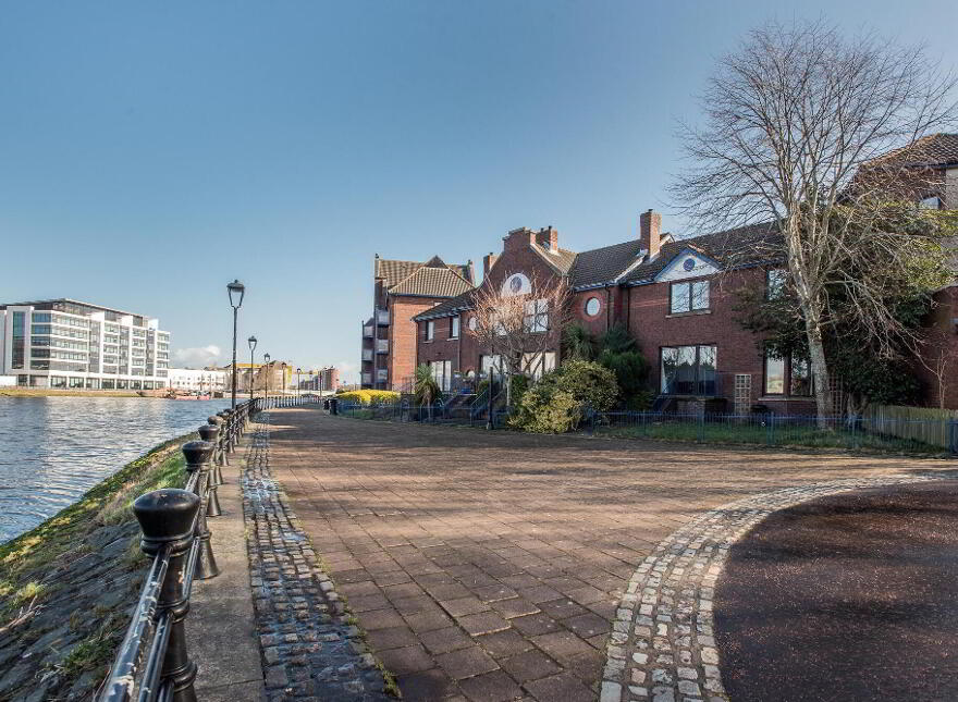 28 Ravenhill Reach, Belfast, BT6 8RA photo