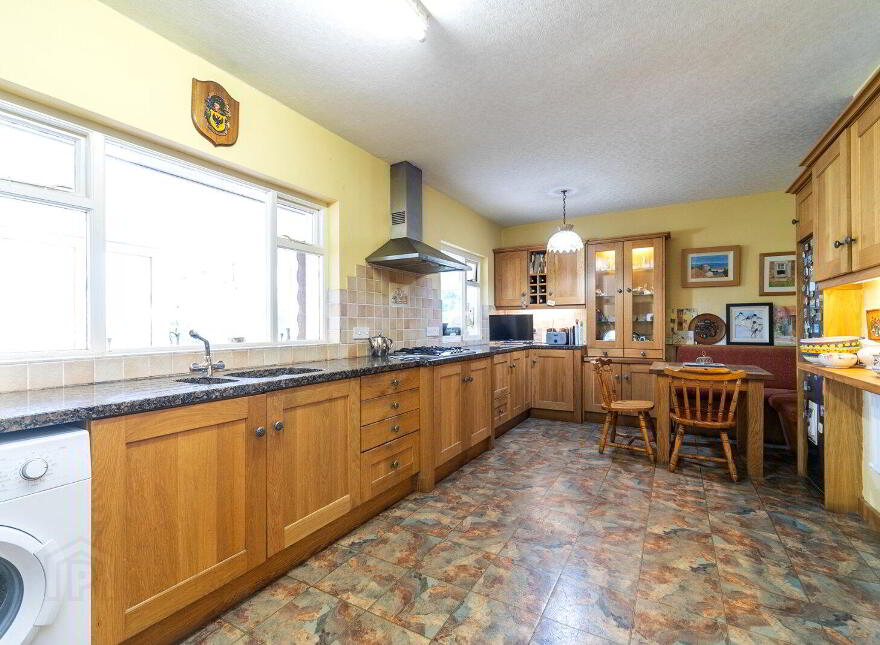 76 Carnbane Road, Hillsborough, BT27 5NG