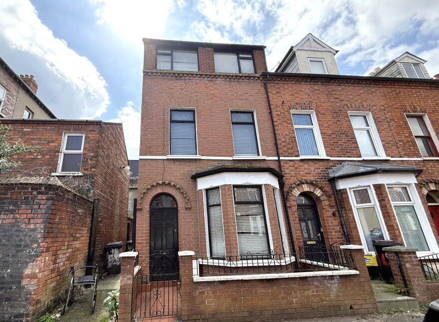 2 Lothair Avenue, Belfast, BT15 2HU photo