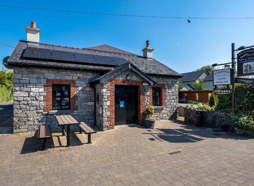 The Shannon Bar, Tarmonbarry, N39V0C3 photo