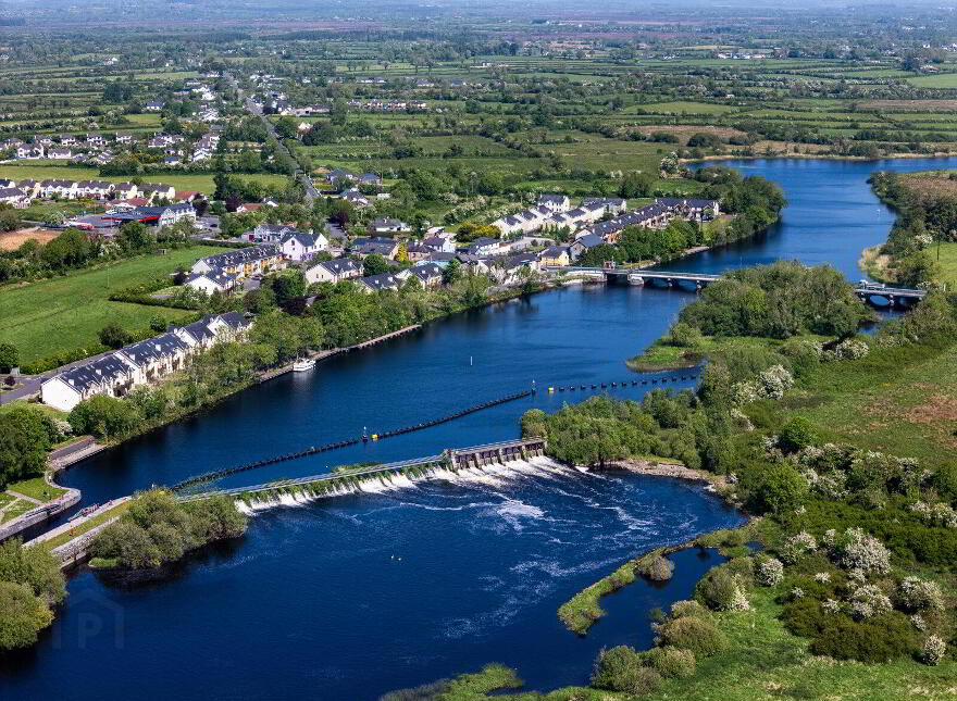 The Shannon Bar, Tarmonbarry, N39V0C3