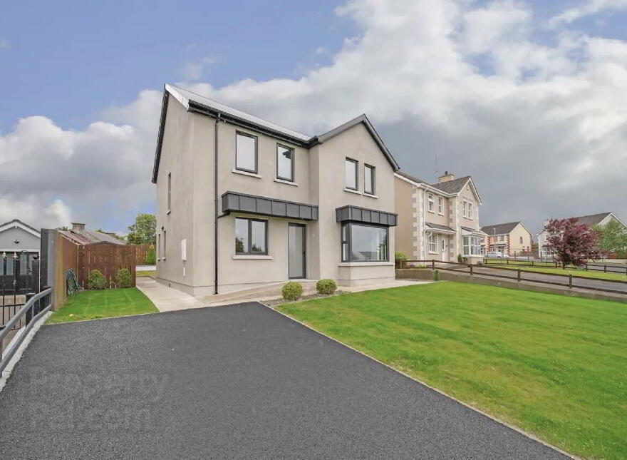 16 Oakwood Park, Lismonaghan, Letterkenny, F92A6W4 photo