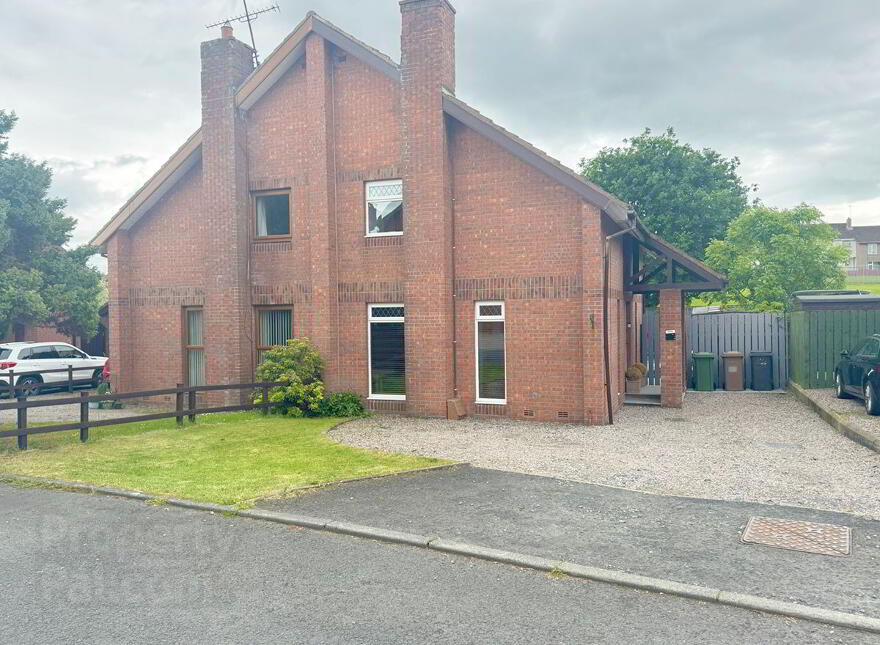 20 Emdale Court, Banbridge, BT32 3US photo