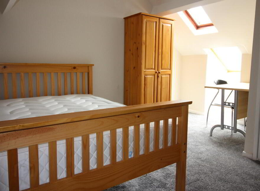 118 Dunluce Avenue, Belfast, BT9 7AZ