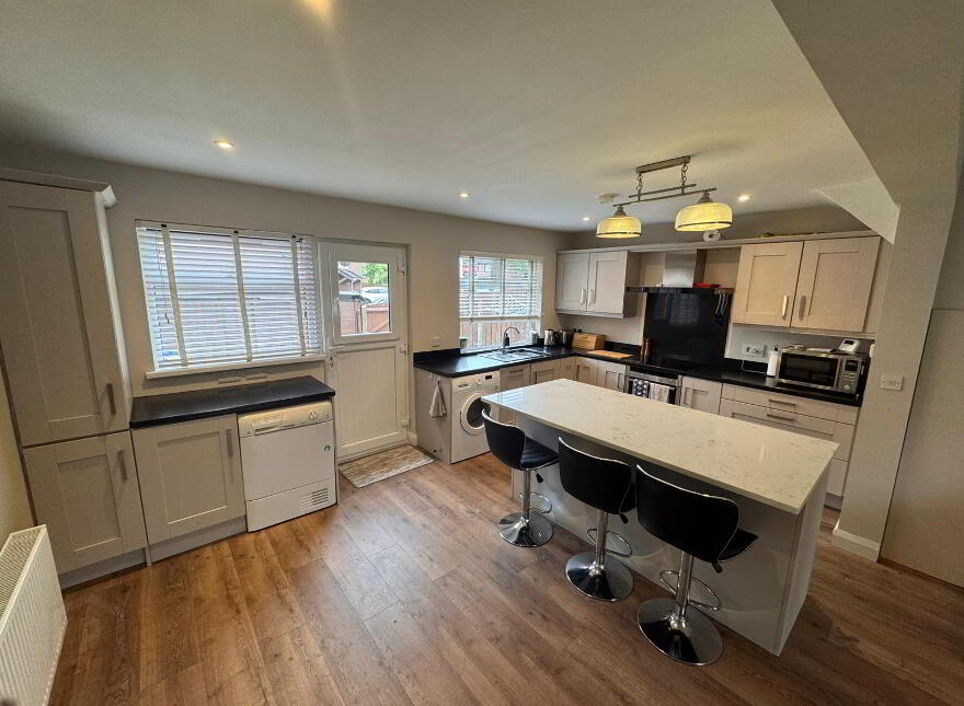 12 Raven Hill Court, Room 1, Shared Accomodation, Belfast, BT6 8FS